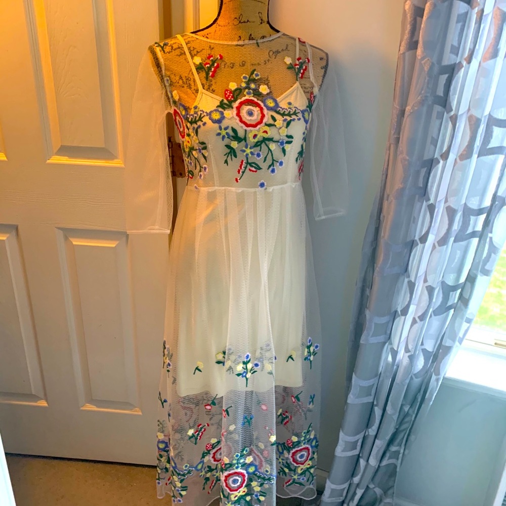 Size 16 dress embroidered. Brand néw but no tags